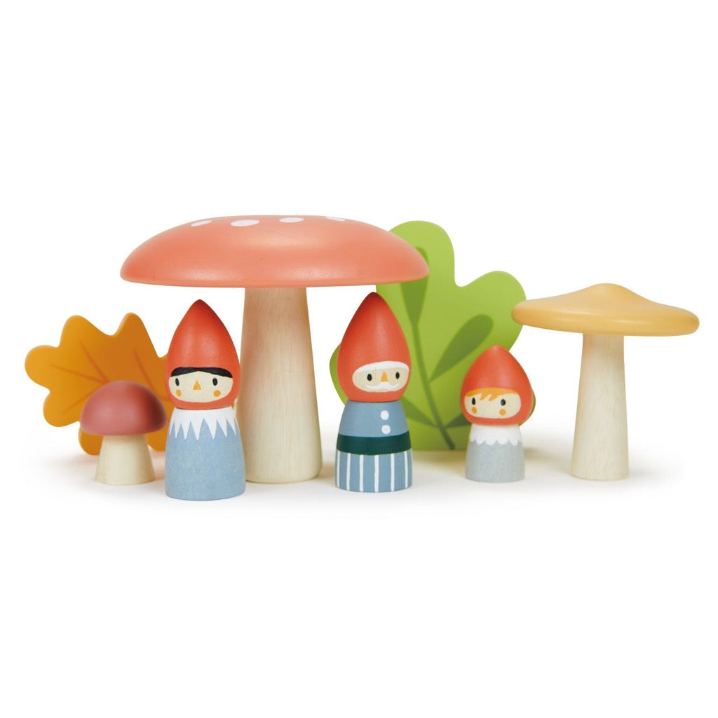Tender Leaf Toys | Forest Gnome Family | Wooden Play Set of Peg Dolls with Toadstools and Leaves 