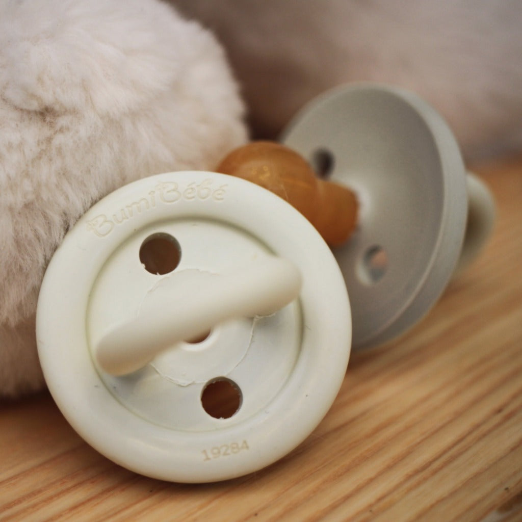 Hevea BUMIBÉBÉ 2-Pack Natural Dummy 3-36m ROUND Teat Dove